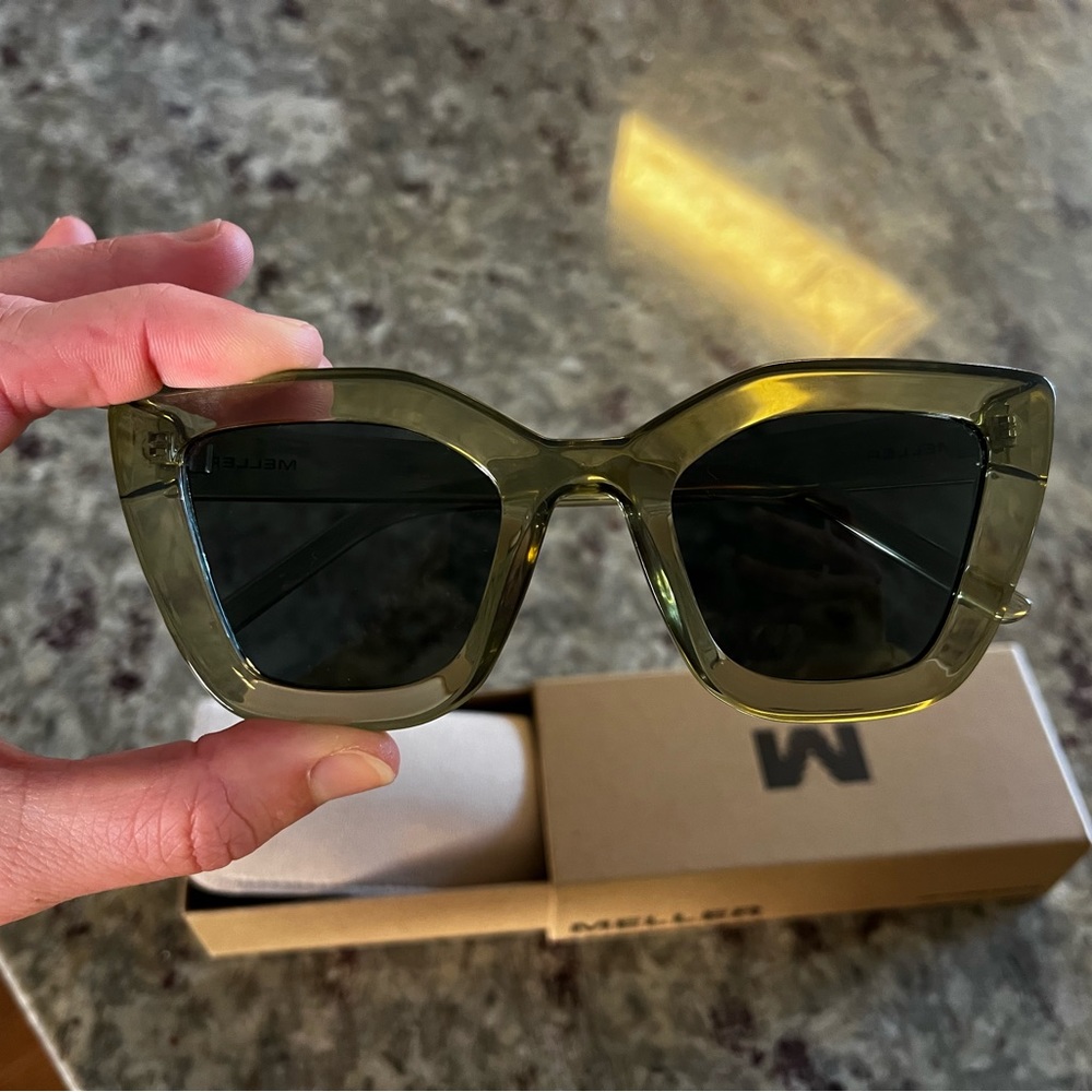 Meller Azalee sunglasses olive color